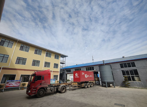 Son şirket haberleri hakkında Flexitank, 20' DV Konteyner içine doldurulmuş ve dökme sıvı kargo çantasını içermek için 20' kuru kamyonet konteyner duvarlarına ve zeminine dayanan, hava geçirmez, sızdırmaz, katlanabilir ve esnek bir torba/mesanedir.